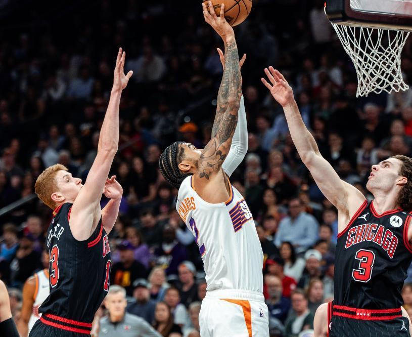 快船横扫公牛,布克爆发神勇的简单介绍 快船横扫公牛,布克爆发神勇的简单介绍