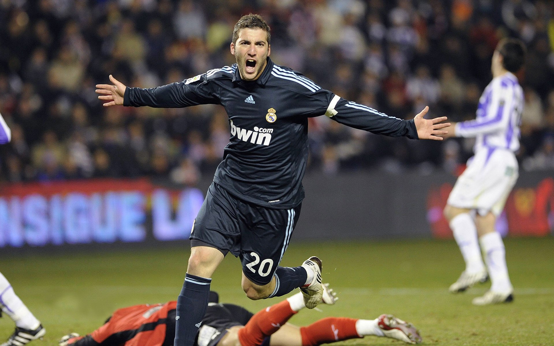 奇迹之夜,迪马利亚绝境爆发,巴萨补时绝杀日本书写亚洲神话