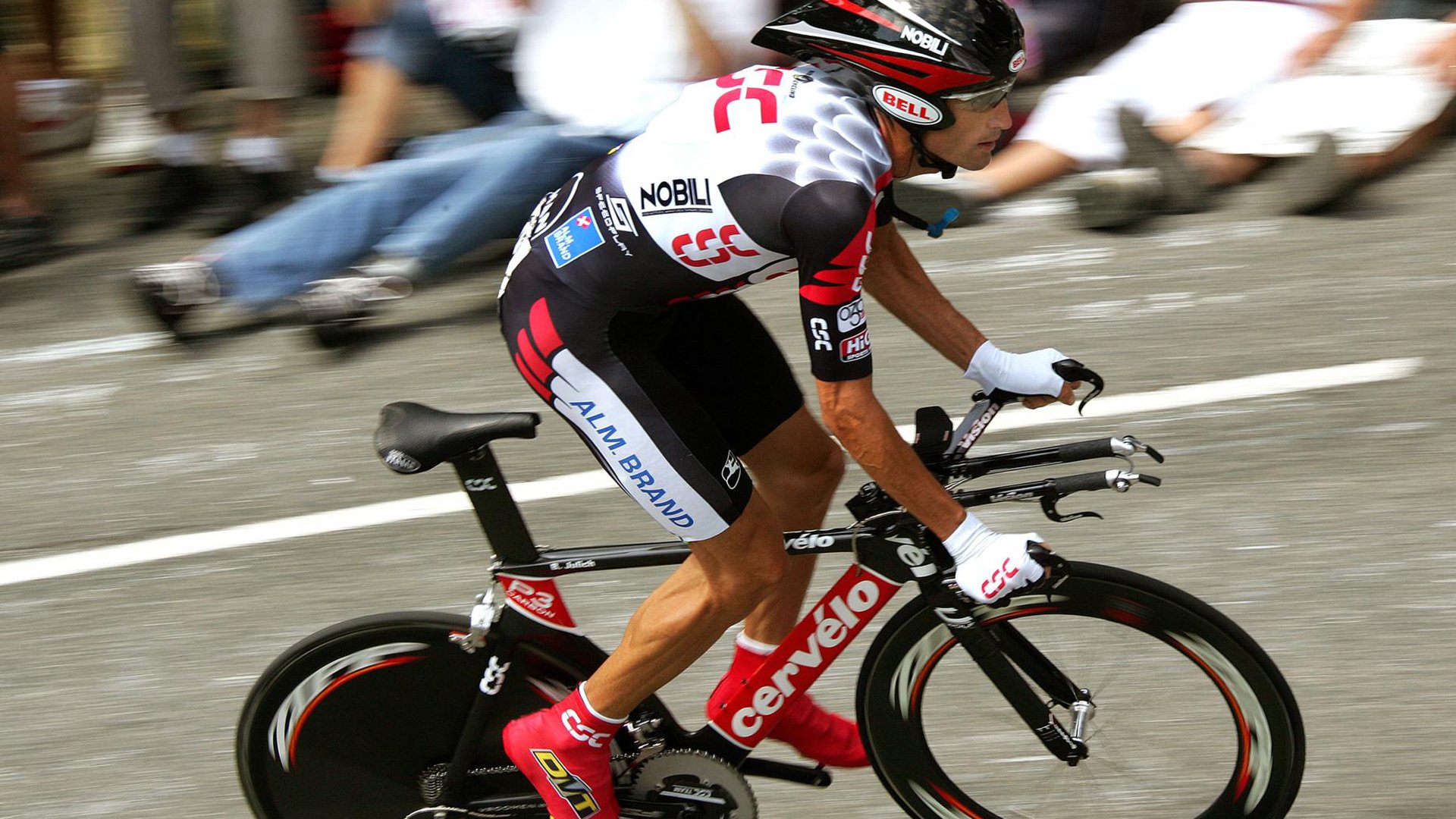 赛道上的逆袭,周冠宇率红牛二队力克索伯