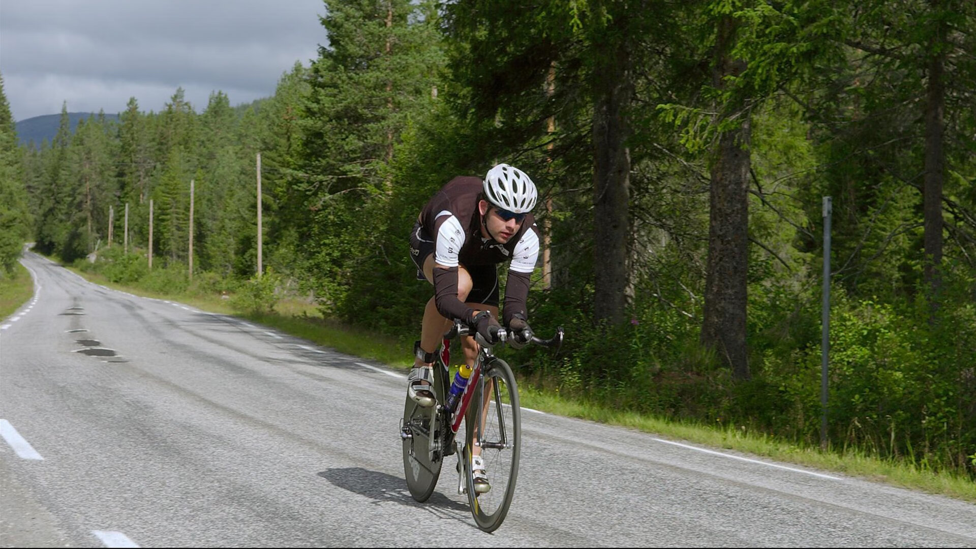 北欧童话破灭之夜，日本足球的险胜哲学与阿尔瓦雷斯的亚洲启示